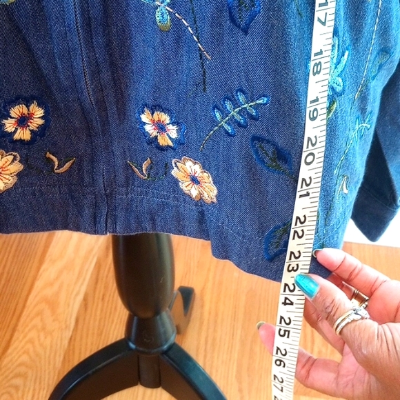 T & Company Ladies Bomber Style Denim Jacket w/ Embroidery Size: XL - Picture 7 of 8